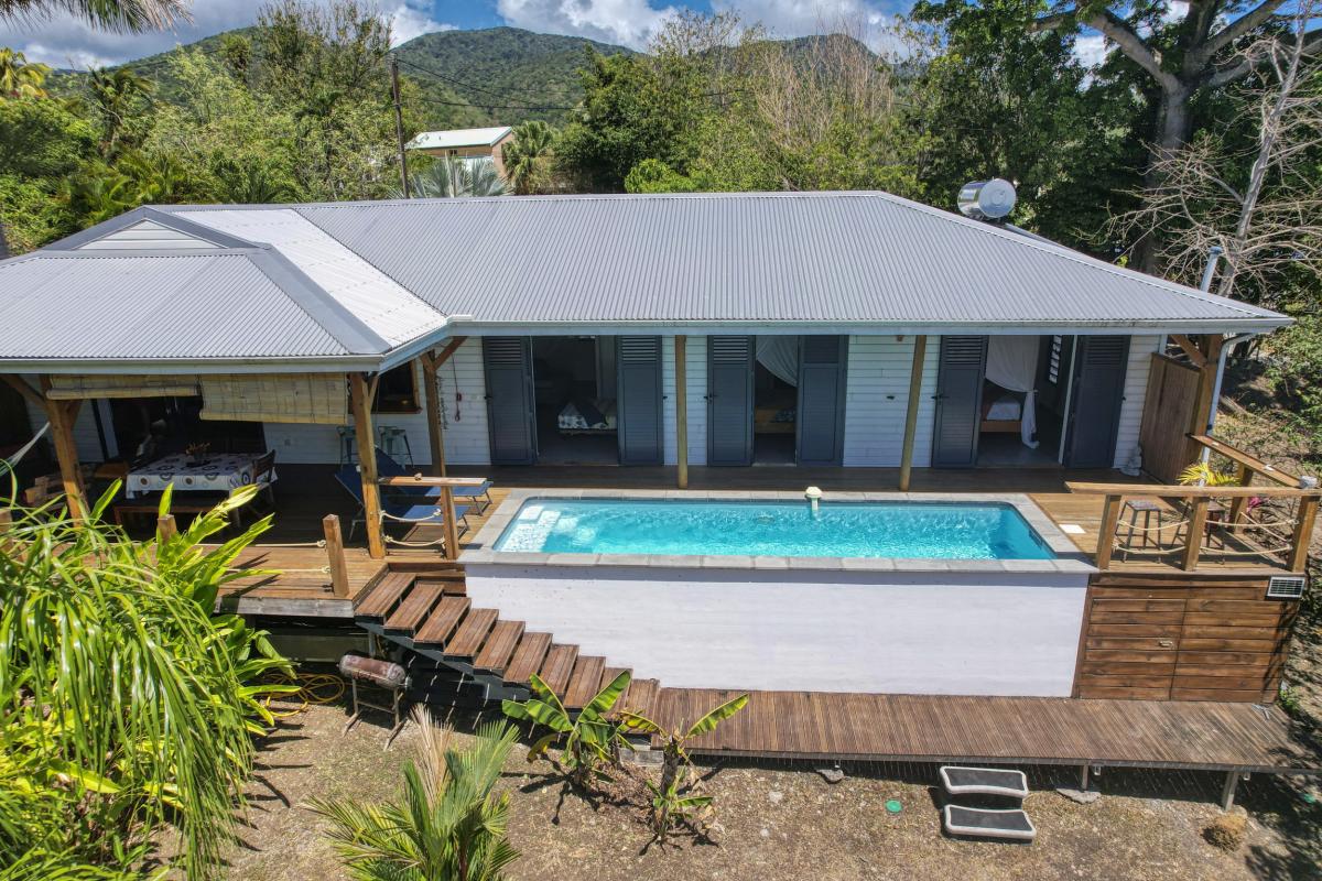 41.Location villa piscine vue mer 3 chambres Deshaies Guadeloupe